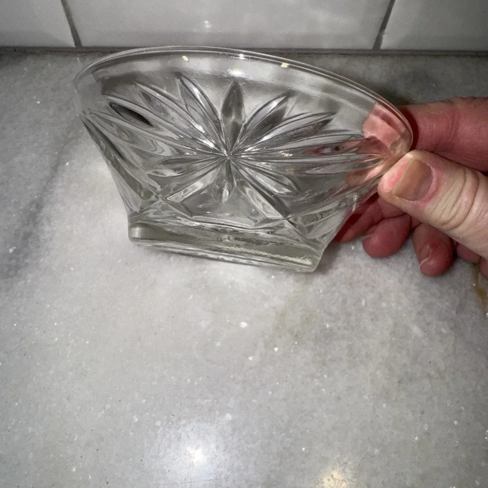 Vintage Anchor Hocking Early American Presscut‎ Star Of David Desert Bowl